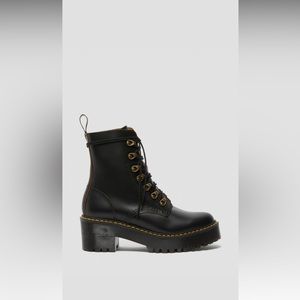 Doc Martens platform Leona 7 hook boot